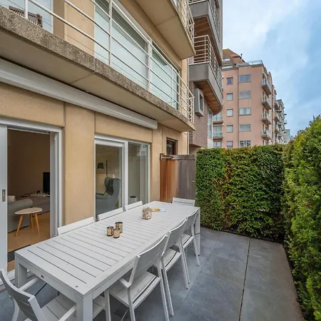 In Near Duinbergen *