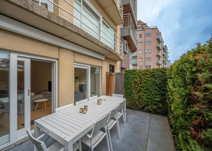 In Near Duinbergen *